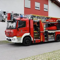Automatik-Drehleiter mit Korb