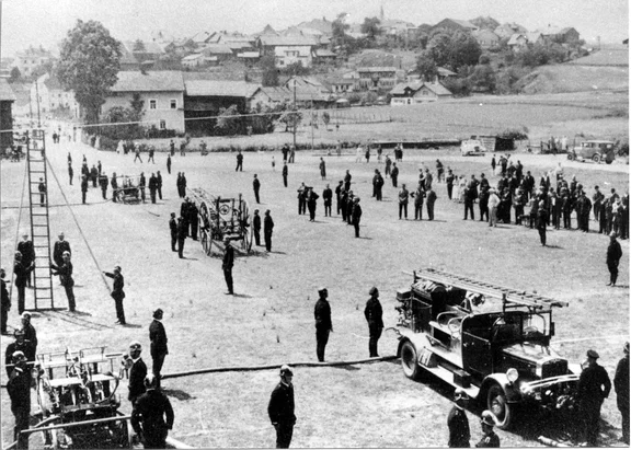 1934-Übung 70.Gründungsfest.jpg